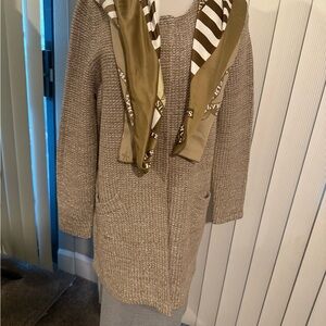 Chic Women's Gray Blazer with Scarf